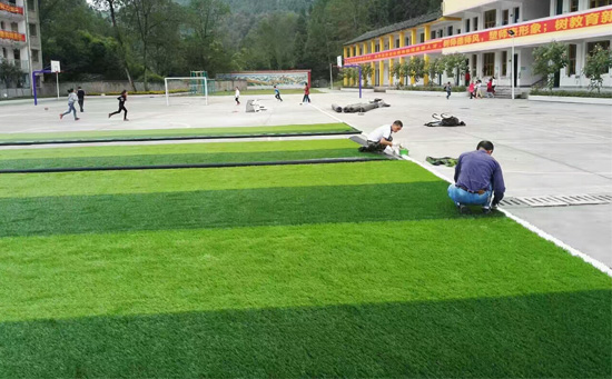 學(xué)校足球場(chǎng)草坪施工步驟在足球場(chǎng)地建設(shè)當(dāng)中至關(guān)重要