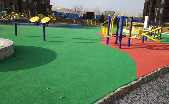 epdm顆粒地面分兩種做法，雙層結(jié)構(gòu)和單層結(jié)構(gòu)即13mm厚塑膠、5mm厚塑膠。