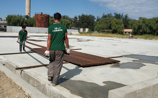 體育場(chǎng)護(hù)欄立柱施工