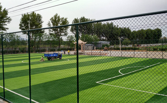 足球場(chǎng)包塑圍網(wǎng)圖片