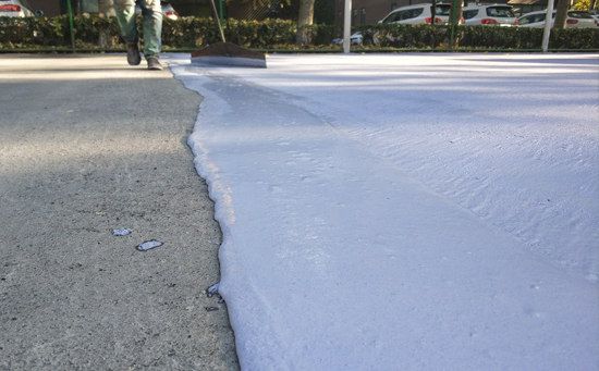 丙烯酸網(wǎng)球場加強(qiáng)層施工