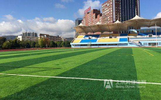 人造草足球場(chǎng)鋪裝流程