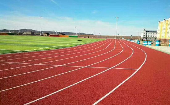塑膠跑道翻新的施工工藝與塑膠跑道施工工藝有何不同？