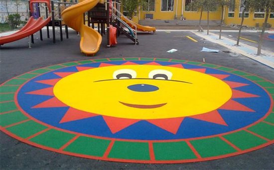 廠家被激怒！幼兒園塑膠跑道多少錢一平方米？一線工人揭幕！