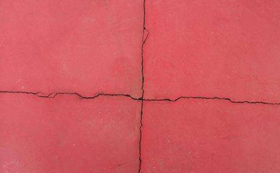 硅pu籃球場地面開裂怎么處理，裂縫解決方案有哪些？